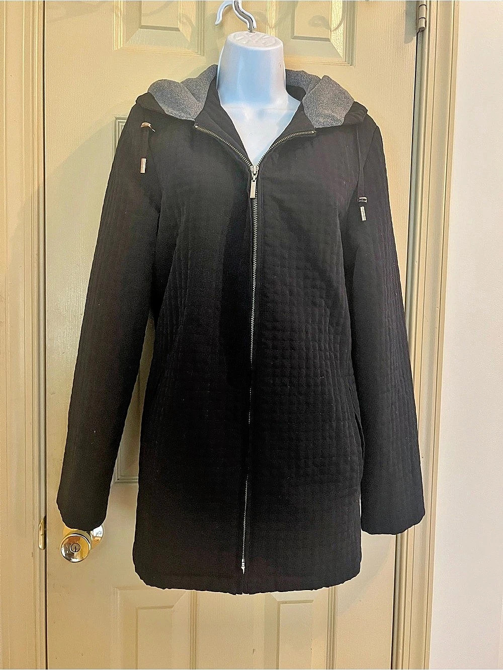 Aeros by Kristen Blake Quilted Hooded Jacket in Black & Gray Small Like New